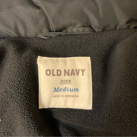 Old Navy Black Puffer Vest with Pockets Size Medium - Picture 10 of 16